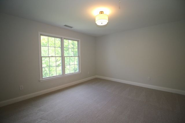 10 Valley View Dr, Grafton, MA 01536