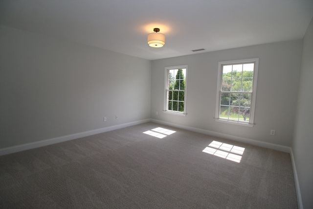 10 Valley View Dr, Grafton, MA 01536