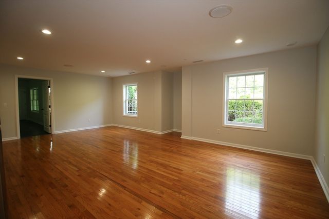 10 Valley View Dr, Grafton, MA 01536