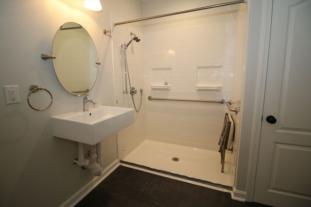 10 Valley View Dr, Grafton, MA 01536