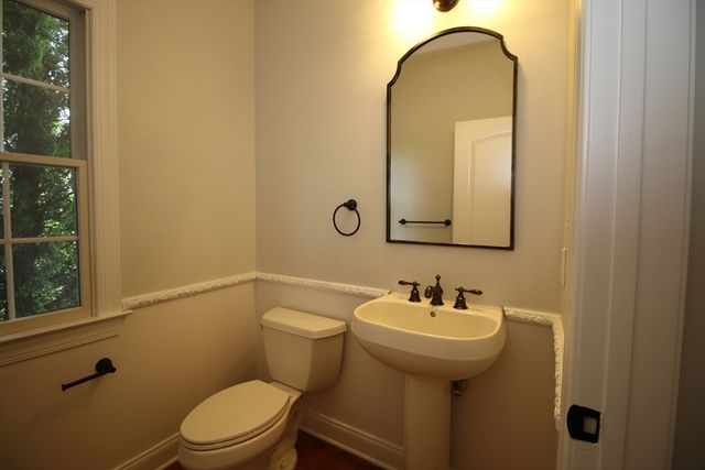 10 Valley View Dr, Grafton, MA 01536