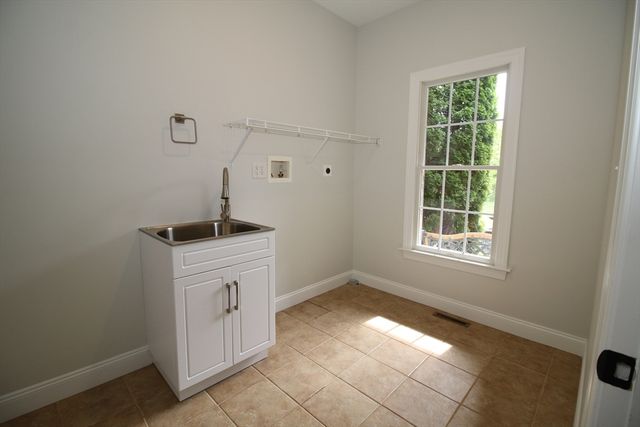 10 Valley View Dr, Grafton, MA 01536