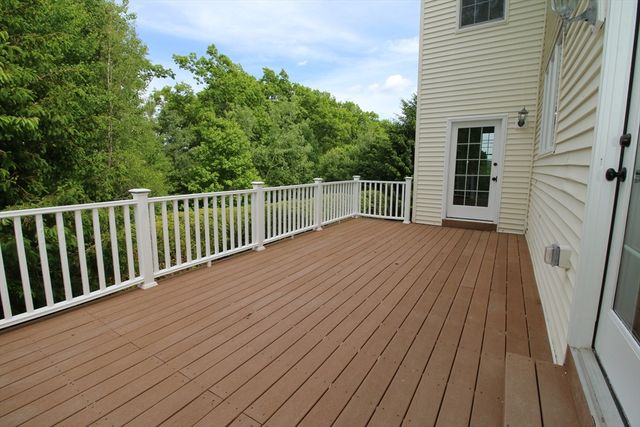 10 Valley View Dr, Grafton, MA 01536
