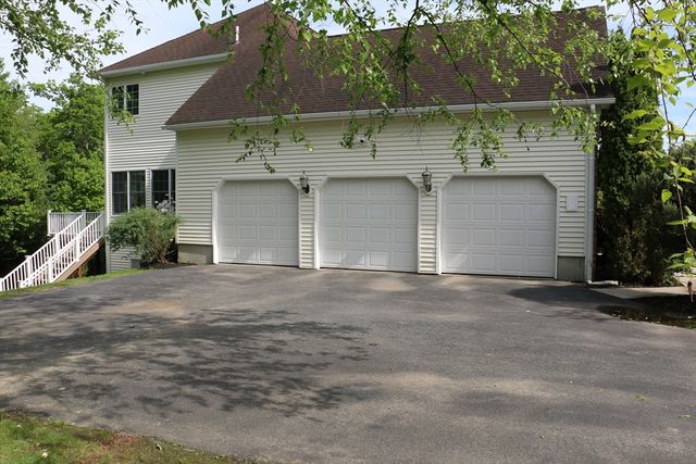 10 Valley View Dr, Grafton, MA 01536