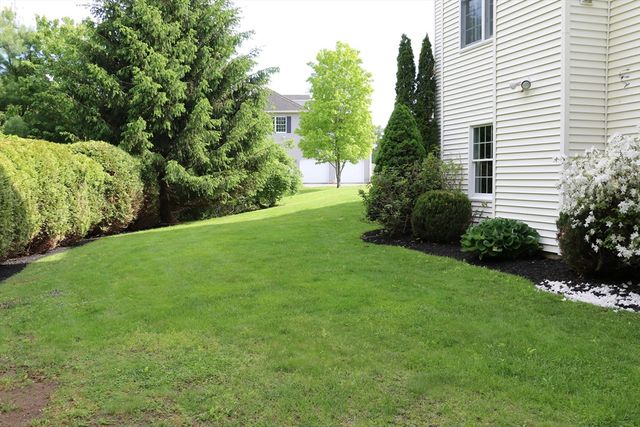 10 Valley View Dr, Grafton, MA 01536