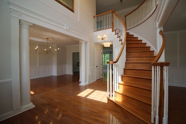 10 Valley View Dr, Grafton, MA 01536