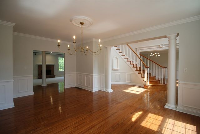 10 Valley View Dr, Grafton, MA 01536
