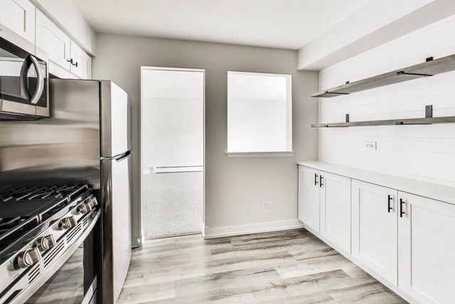 239 Gregory Street 8, Aurora, IL 60504