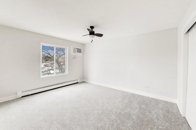 239 Gregory Street 8, Aurora, IL 60504