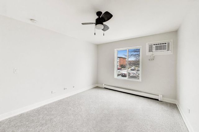 239 Gregory Street 8, Aurora, IL 60504