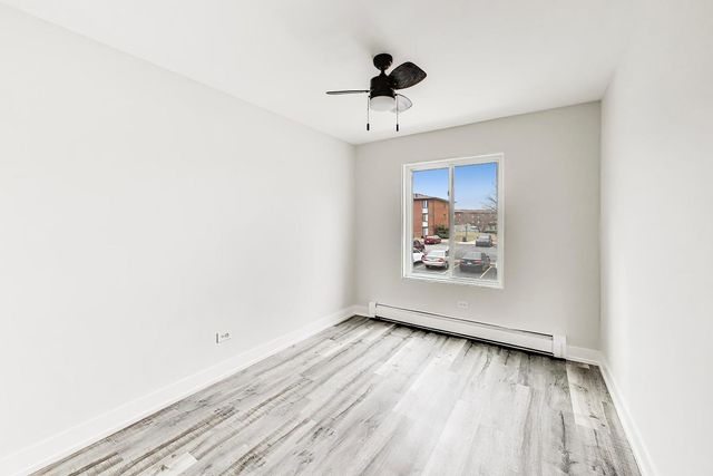 239 Gregory Street 8, Aurora, IL 60504