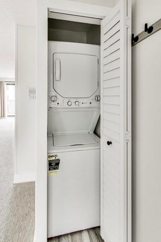 239 Gregory Street 8, Aurora, IL 60504