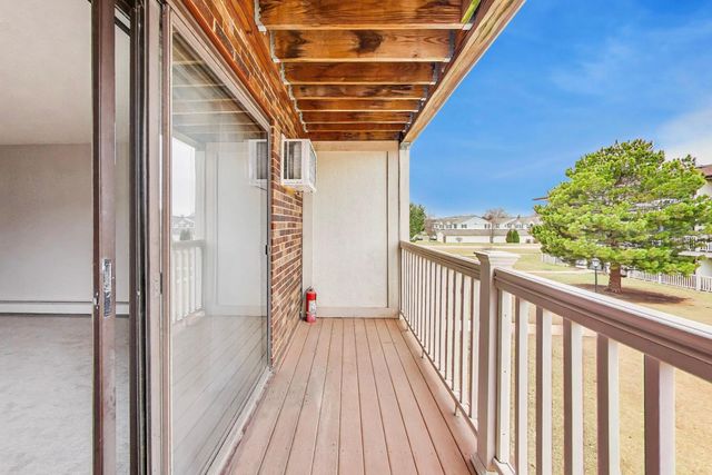 239 Gregory Street 8, Aurora, IL 60504