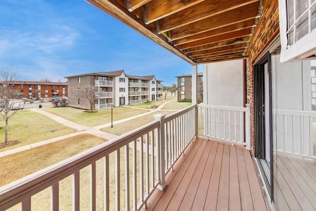 239 Gregory Street 8, Aurora, IL 60504