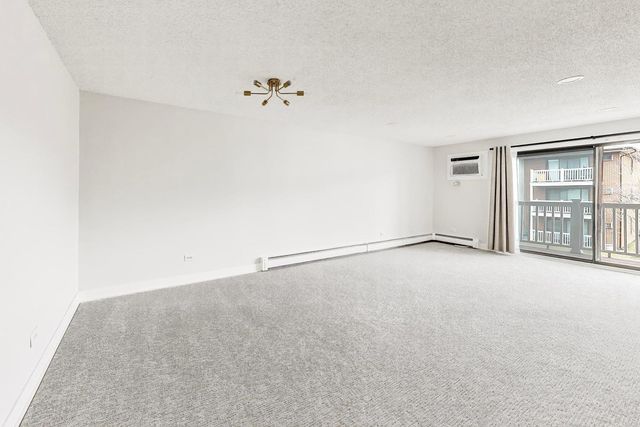 239 Gregory Street 8, Aurora, IL 60504