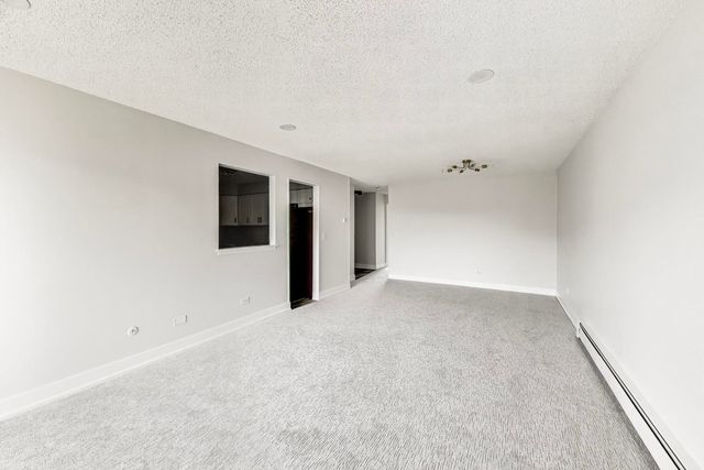 239 Gregory Street 8, Aurora, IL 60504