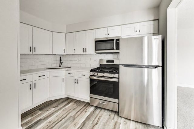 239 Gregory Street 8, Aurora, IL 60504