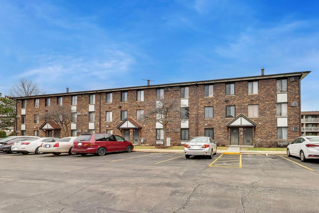 239 Gregory Street 8, Aurora, IL 60504