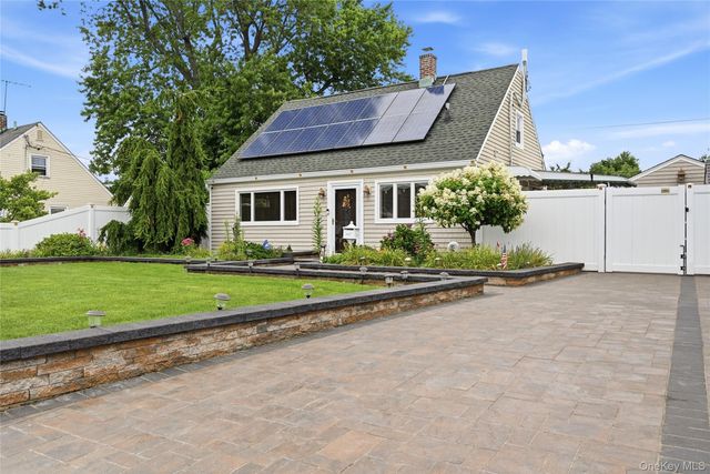 16 Harrow Lane, Levittown, NY 11756