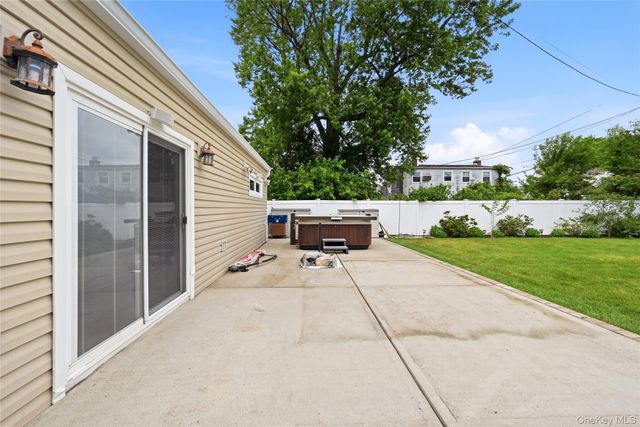16 Harrow Lane, Levittown, NY 11756