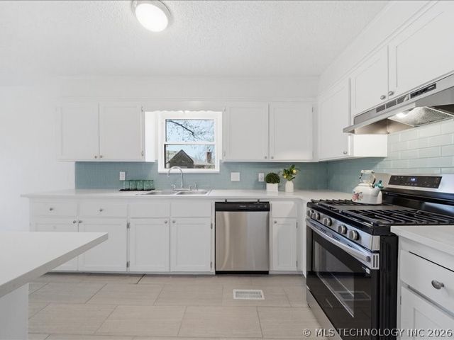 3118 S 115th East Street East, Tulsa, OK 74146