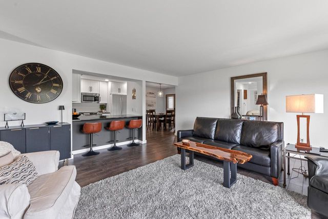 933 Spring COURT, West Bend, WI 53095