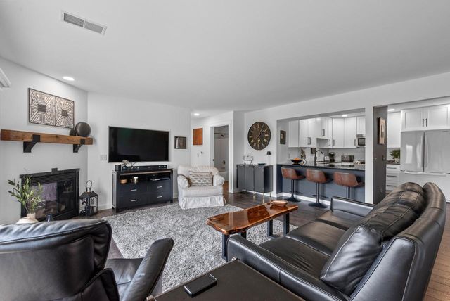 933 Spring COURT, West Bend, WI 53095