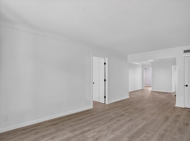6020 E University Boulevard 117, Dallas, TX 75206