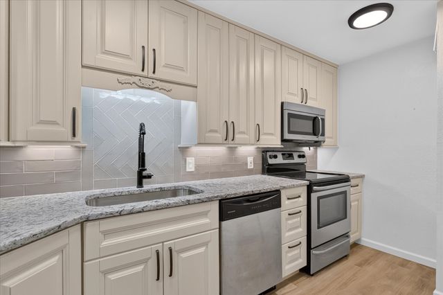 6020 E University Boulevard 117, Dallas, TX 75206
