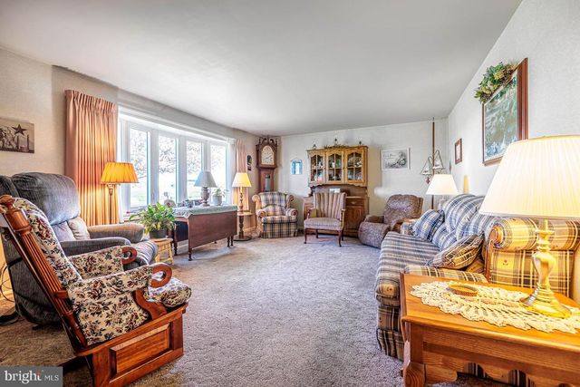 480 N RAILROAD AVE, New Holland, PA 17557