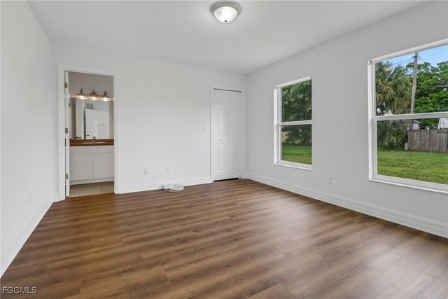 992 Tropical Palm AVE, North Fort Myers, FL 33903