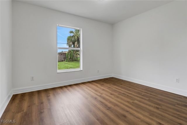 992 Tropical Palm AVE, North Fort Myers, FL 33903