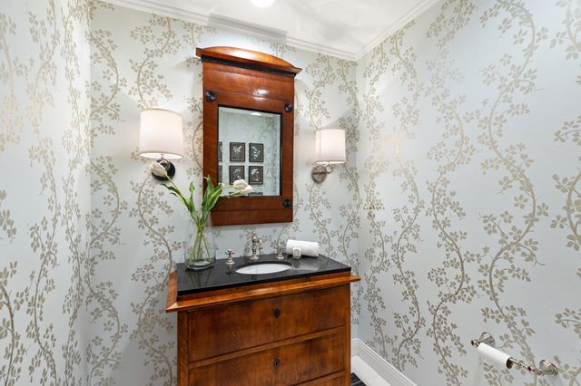 200 Bradley Place 301, Palm Beach, FL 33480