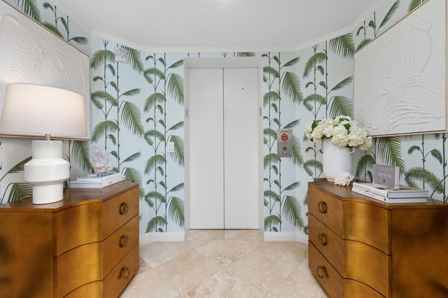 200 Bradley Place 301, Palm Beach, FL 33480
