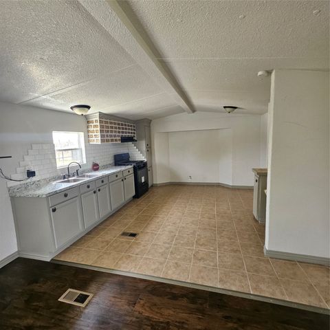 130 Trails End Circle, Millsap, TX 76066