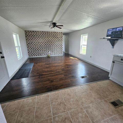 130 Trails End Circle, Millsap, TX 76066