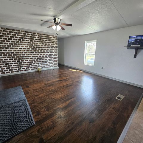 130 Trails End Circle, Millsap, TX 76066