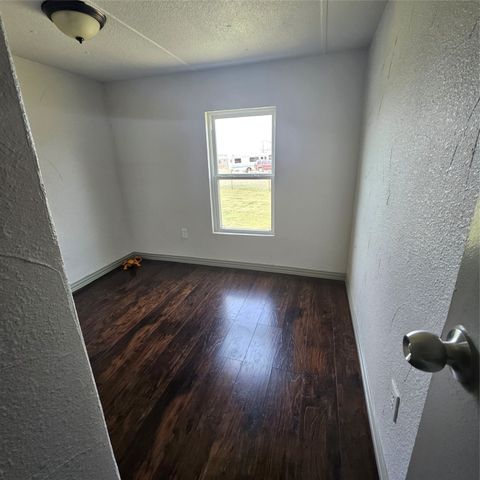 130 Trails End Circle, Millsap, TX 76066