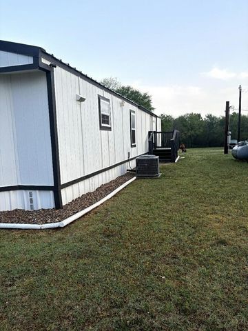 130 Trails End Circle, Millsap, TX 76066