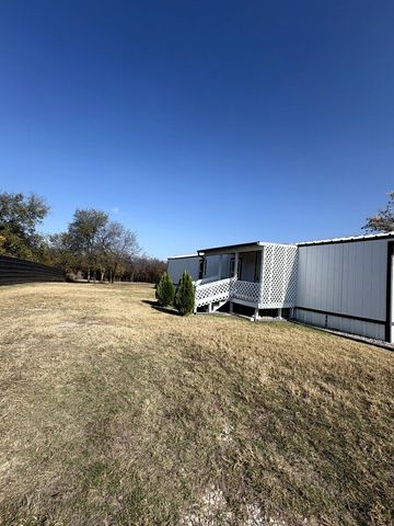 130 Trails End Circle, Millsap, TX 76066