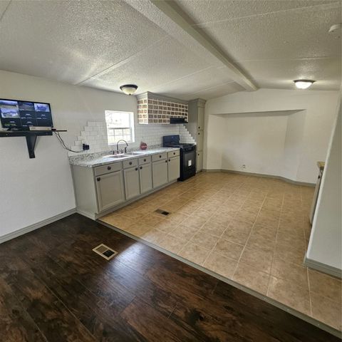 130 Trails End Circle, Millsap, TX 76066