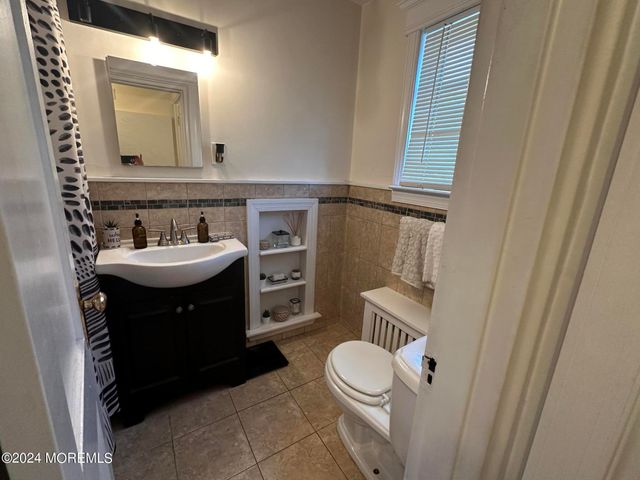 302 Deal Lake Drive 17, Asbury Park, NJ 07712