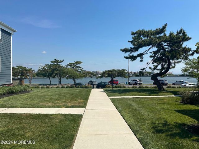 302 Deal Lake Drive 17, Asbury Park, NJ 07712