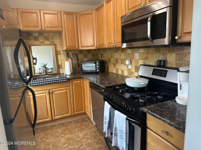 302 Deal Lake Drive 17, Asbury Park, NJ 07712