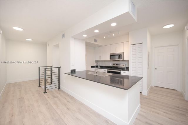 2406 Centergate Dr 202, Miramar, FL 33025