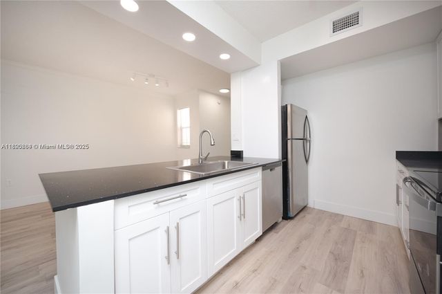 2406 Centergate Dr 202, Miramar, FL 33025