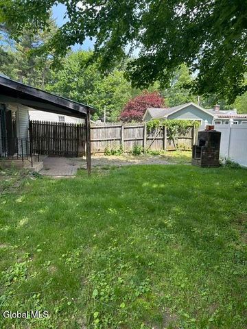 17 Pinewood Road, Guilderland, NY 12084