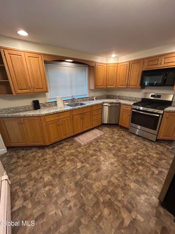 17 Pinewood Road, Guilderland, NY 12084