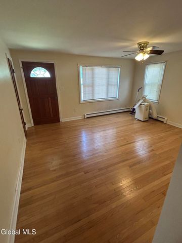 17 Pinewood Road, Guilderland, NY 12084