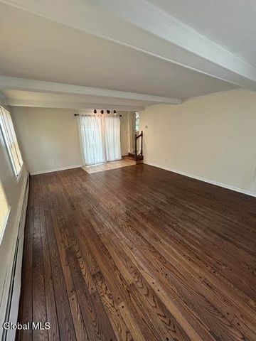17 Pinewood Road, Guilderland, NY 12084